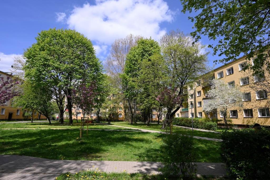 Ferienwohnung Saska Kepa -Ul. Francuska 2' Min Warschau Exterior foto